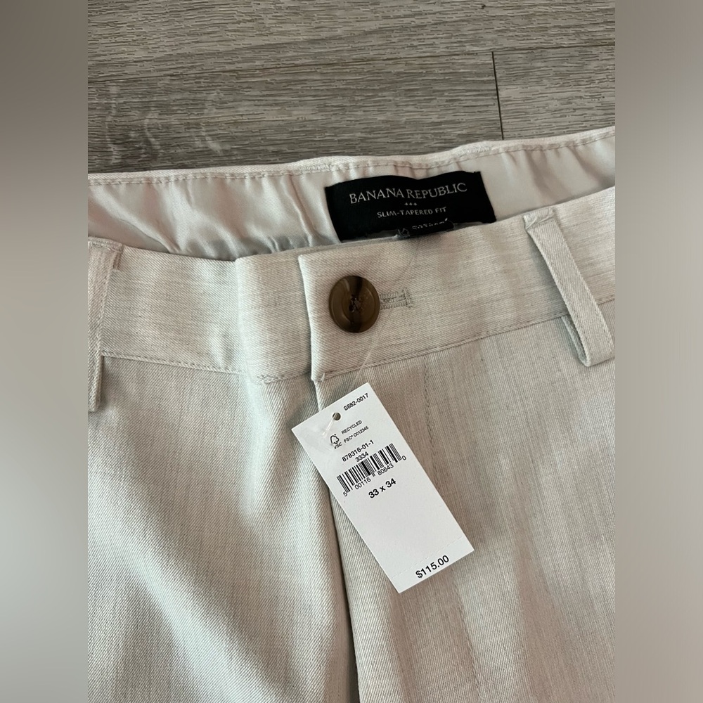 Banana Republic slim tapered fit cream Khaki pants. Size 33x34 - Picture 3 of 3